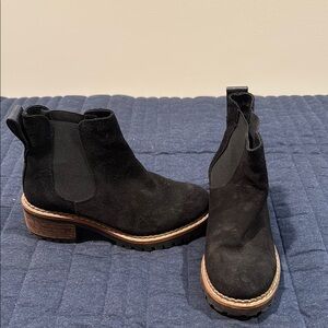 Black Chelsea Ankle Boots with Elastic Panels